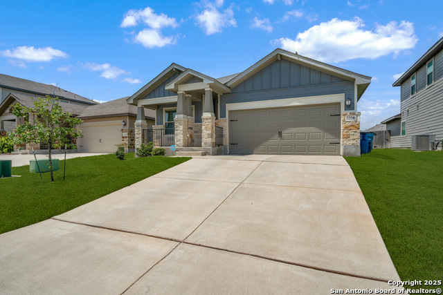 Listing photo id 0 for 1220 Ella