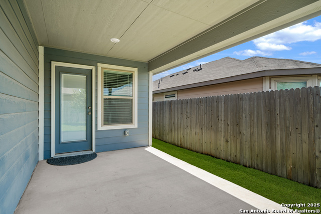 Listing photo id 23 for 1220 Ella