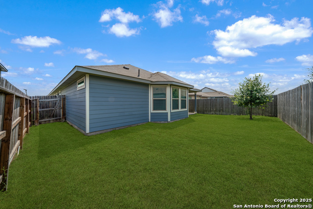 Listing photo id 24 for 1220 Ella