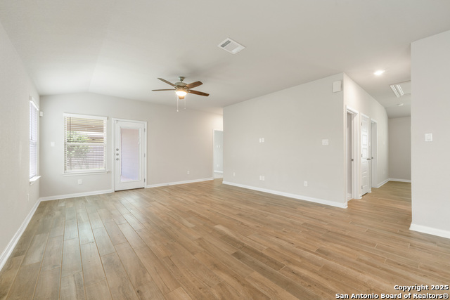 Listing photo id 4 for 1220 Ella