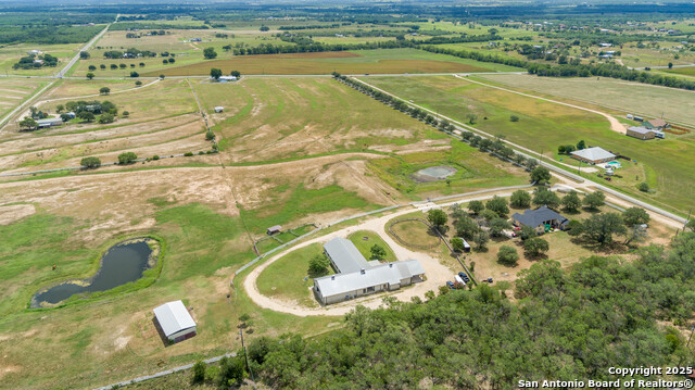 Details for 404 Annies Ln, La Vernia, TX 78121