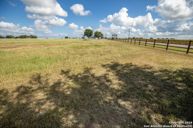 Listing photo id 9 for 404 Annies Ln