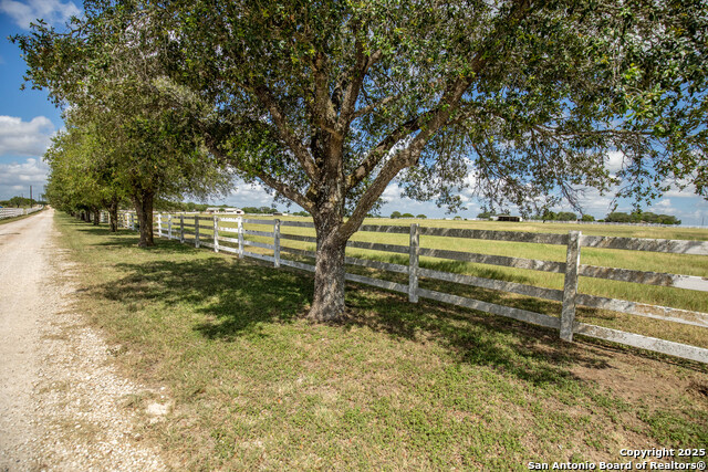Listing photo id 11 for 404 Annies Ln
