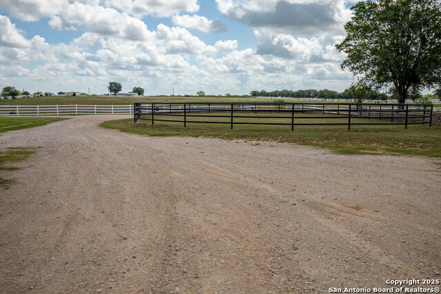 Listing photo id 16 for 404 Annies Ln