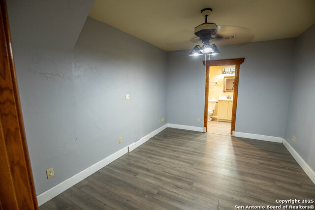 Listing photo id 24 for 404 Annies Ln