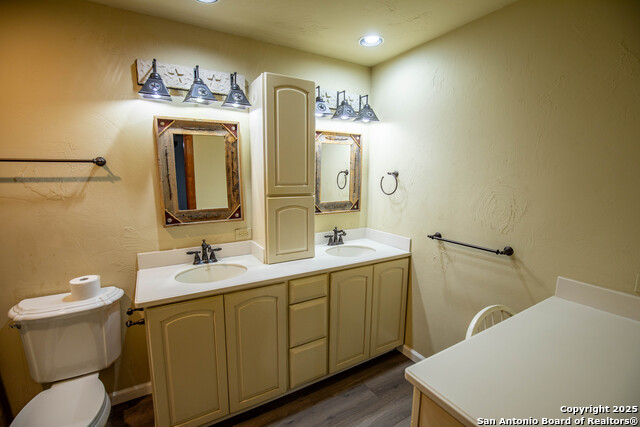 Listing photo id 25 for 404 Annies Ln