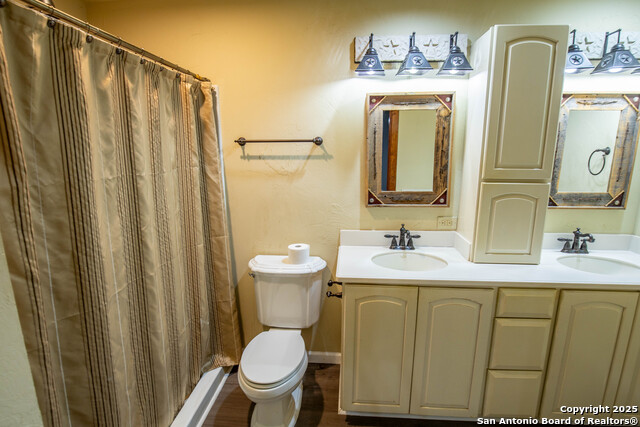 Listing photo id 26 for 404 Annies Ln