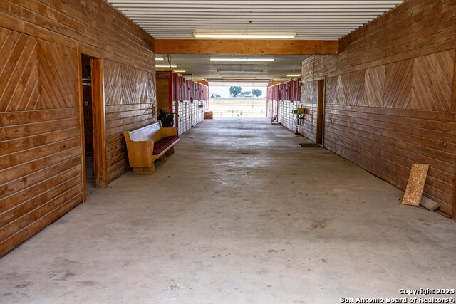 Listing photo id 35 for 404 Annies Ln
