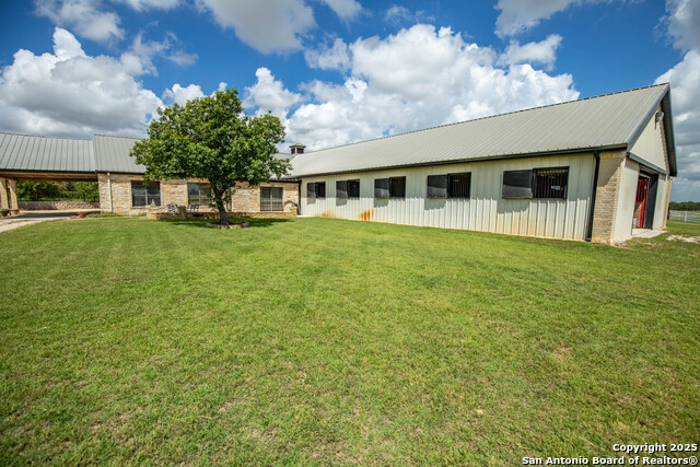 Listing photo id 43 for 404 Annies Ln