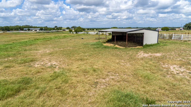 Listing photo id 3 for 404 Annies Ln
