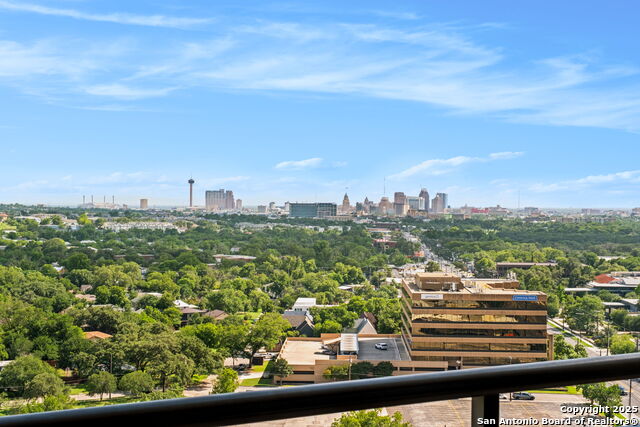 Listing photo id 9 for 4242 Broadway 1401