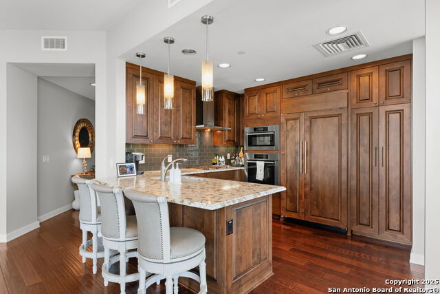 Listing photo id 11 for 4242 Broadway 1401