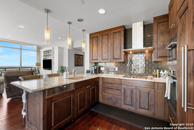 Listing photo id 12 for 4242 Broadway 1401