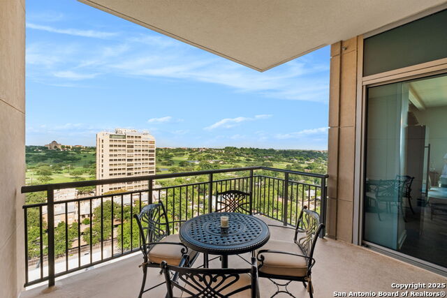 Listing photo id 14 for 4242 Broadway 1401