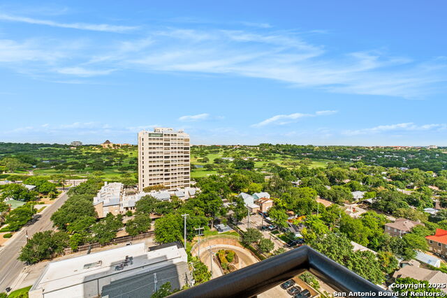 Listing photo id 15 for 4242 Broadway 1401