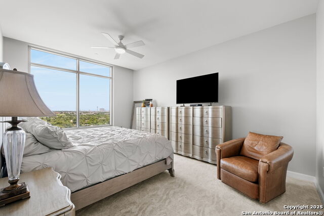 Listing photo id 17 for 4242 Broadway 1401
