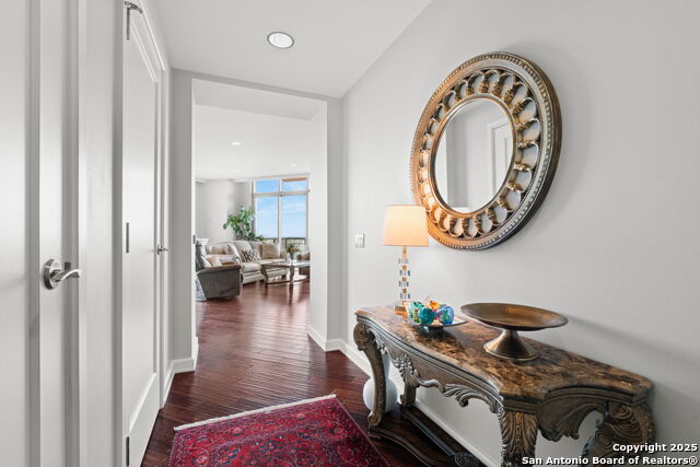 Listing photo id 0 for 4242 Broadway 1401
