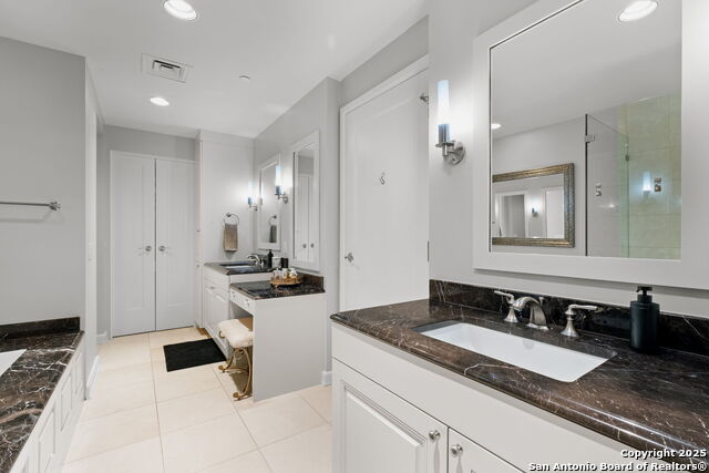 Listing photo id 20 for 4242 Broadway 1401