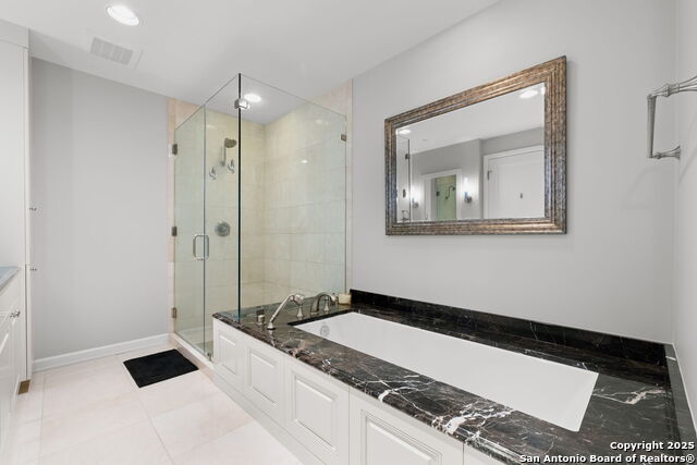 Listing photo id 21 for 4242 Broadway 1401