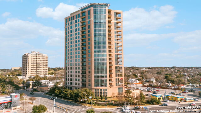 Listing photo id 25 for 4242 Broadway 1401