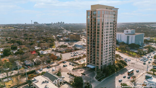 Listing photo id 26 for 4242 Broadway 1401