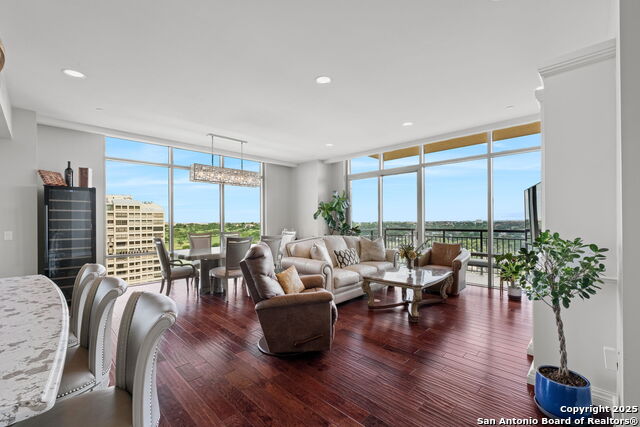 Listing photo id 1 for 4242 Broadway 1401