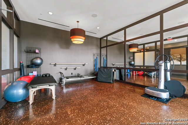 Listing photo id 32 for 4242 Broadway 1401