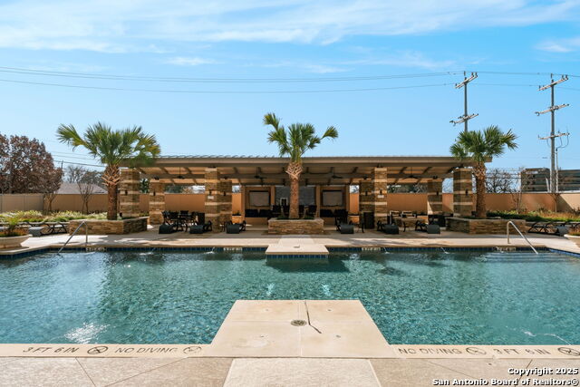 Listing photo id 35 for 4242 Broadway 1401