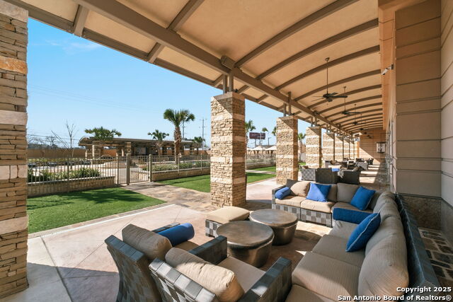 Listing photo id 37 for 4242 Broadway 1401