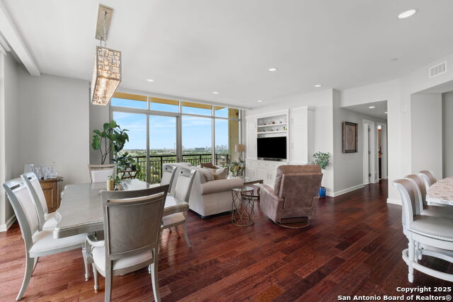 Listing photo id 2 for 4242 Broadway 1401