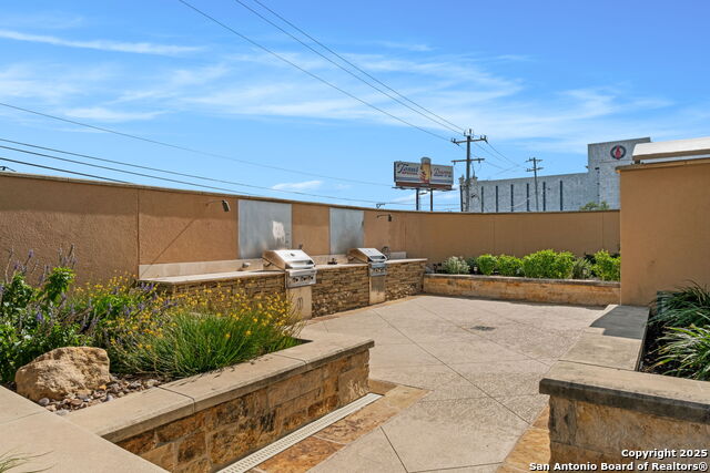 Listing photo id 38 for 4242 Broadway 1401
