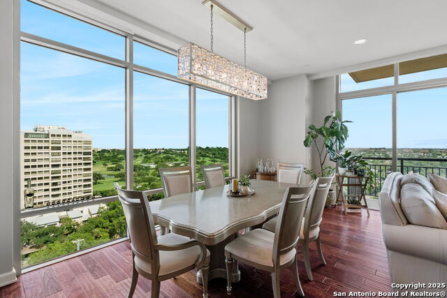 Listing photo id 7 for 4242 Broadway 1401