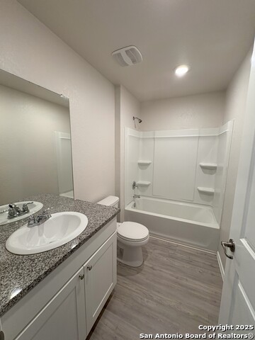 Image 10 of 12 For 711 Vermilion