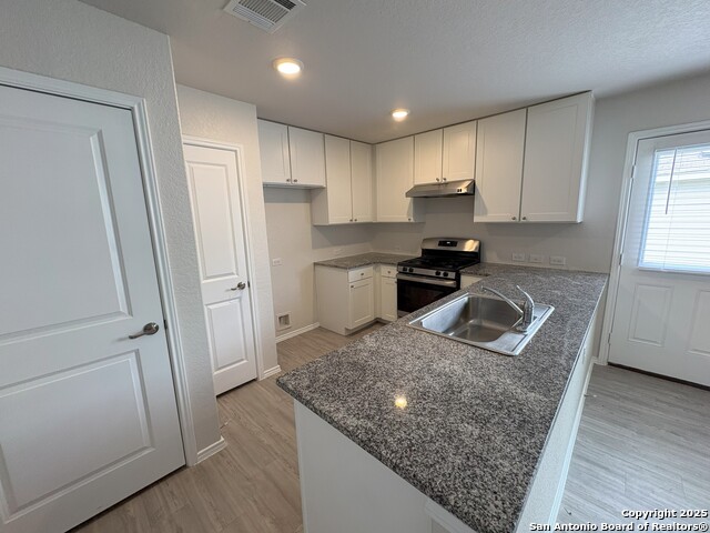 Image 5 of 12 For 711 Vermilion