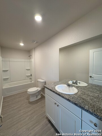 Image 8 of 12 For 711 Vermilion