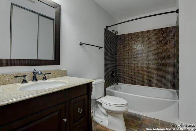 Listing photo id 10 for 13723 Wondering Oak