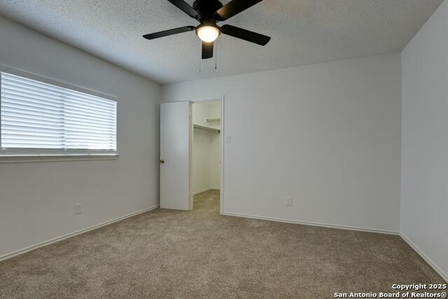 Listing photo id 12 for 13723 Wondering Oak