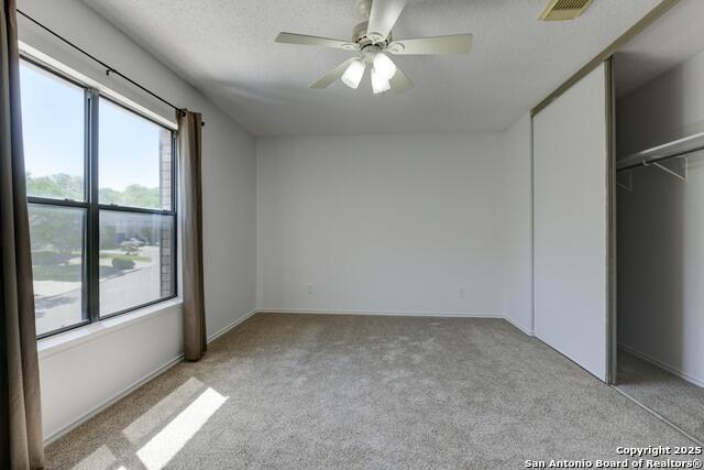 Listing photo id 13 for 13723 Wondering Oak