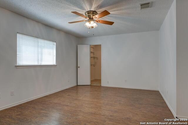 Listing photo id 21 for 13723 Wondering Oak