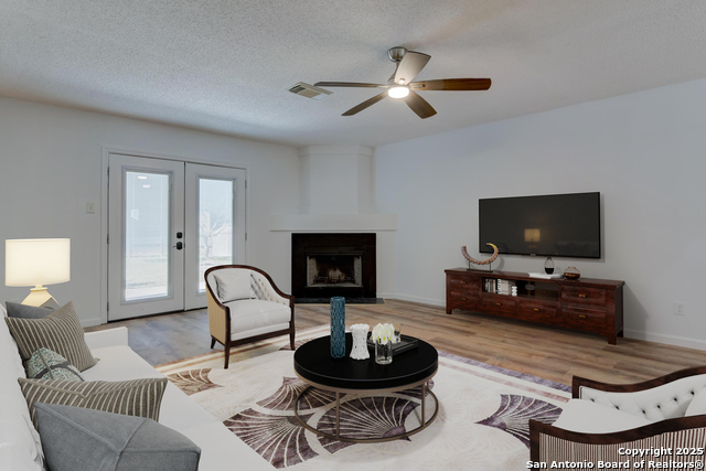 Listing photo id 1 for 13723 Wondering Oak