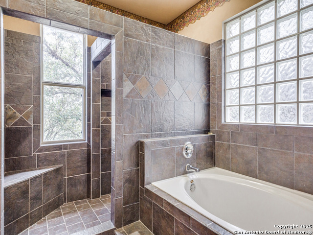 Image 17 of 29 For 815 Highland Knl