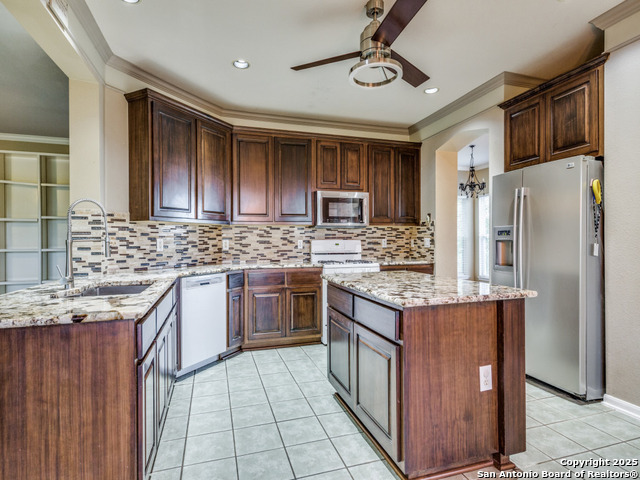 Image 8 of 29 For 815 Highland Knl