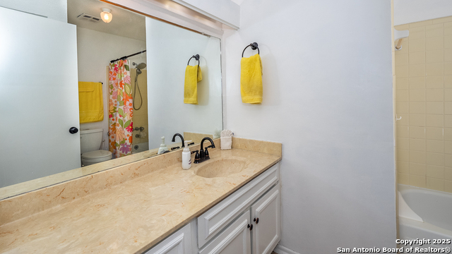 Listing photo id 10 for 7711 Callaghan Apt 714
