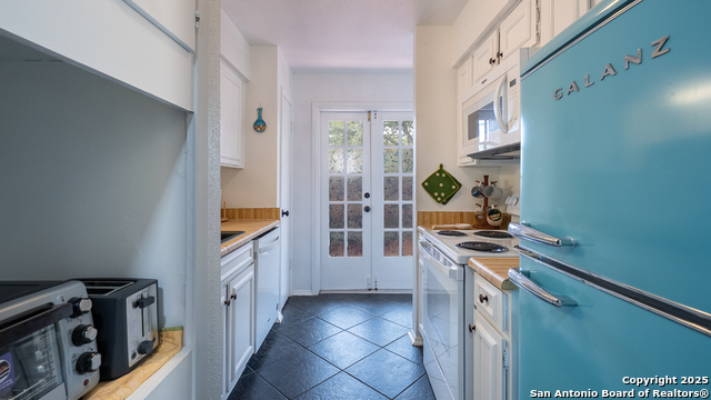 Listing photo id 15 for 7711 Callaghan Apt 714