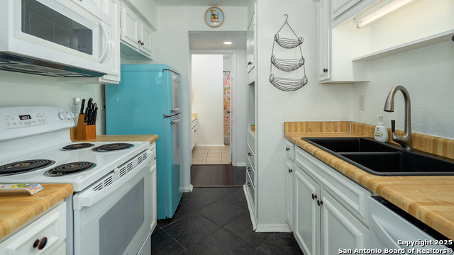 Listing photo id 16 for 7711 Callaghan Apt 714