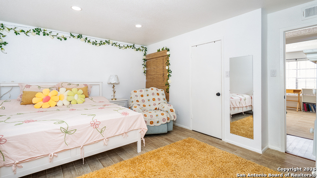 Listing photo id 3 for 7711 Callaghan Apt 714
