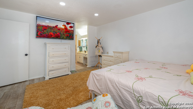 Listing photo id 6 for 7711 Callaghan Apt 714