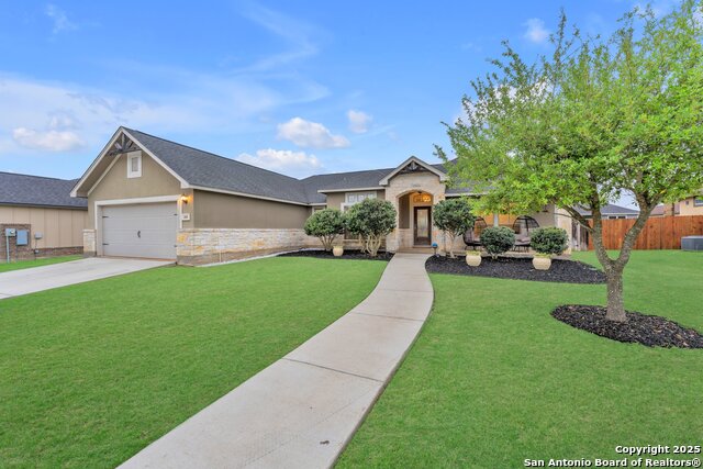Details for 105 Grandview Rd, Floresville, TX 78114