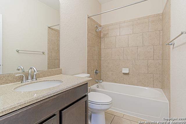 Listing photo id 9 for 8226 Taft Creek