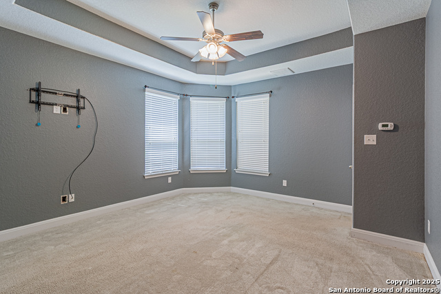 Listing photo id 10 for 8226 Taft Creek